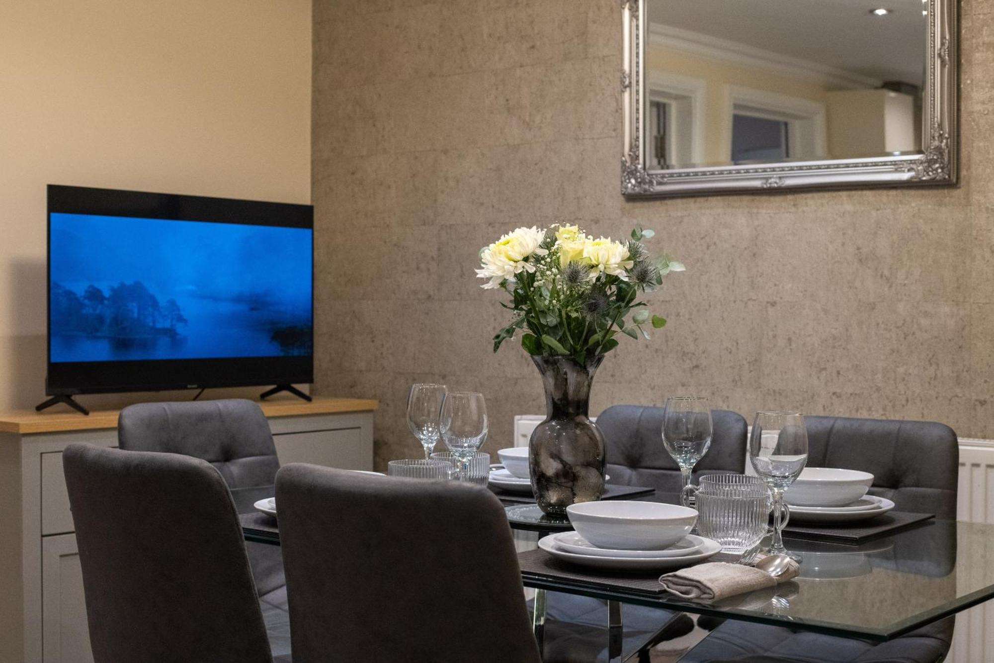 Apartment Luxury Ground Floor 2 Bedroom *