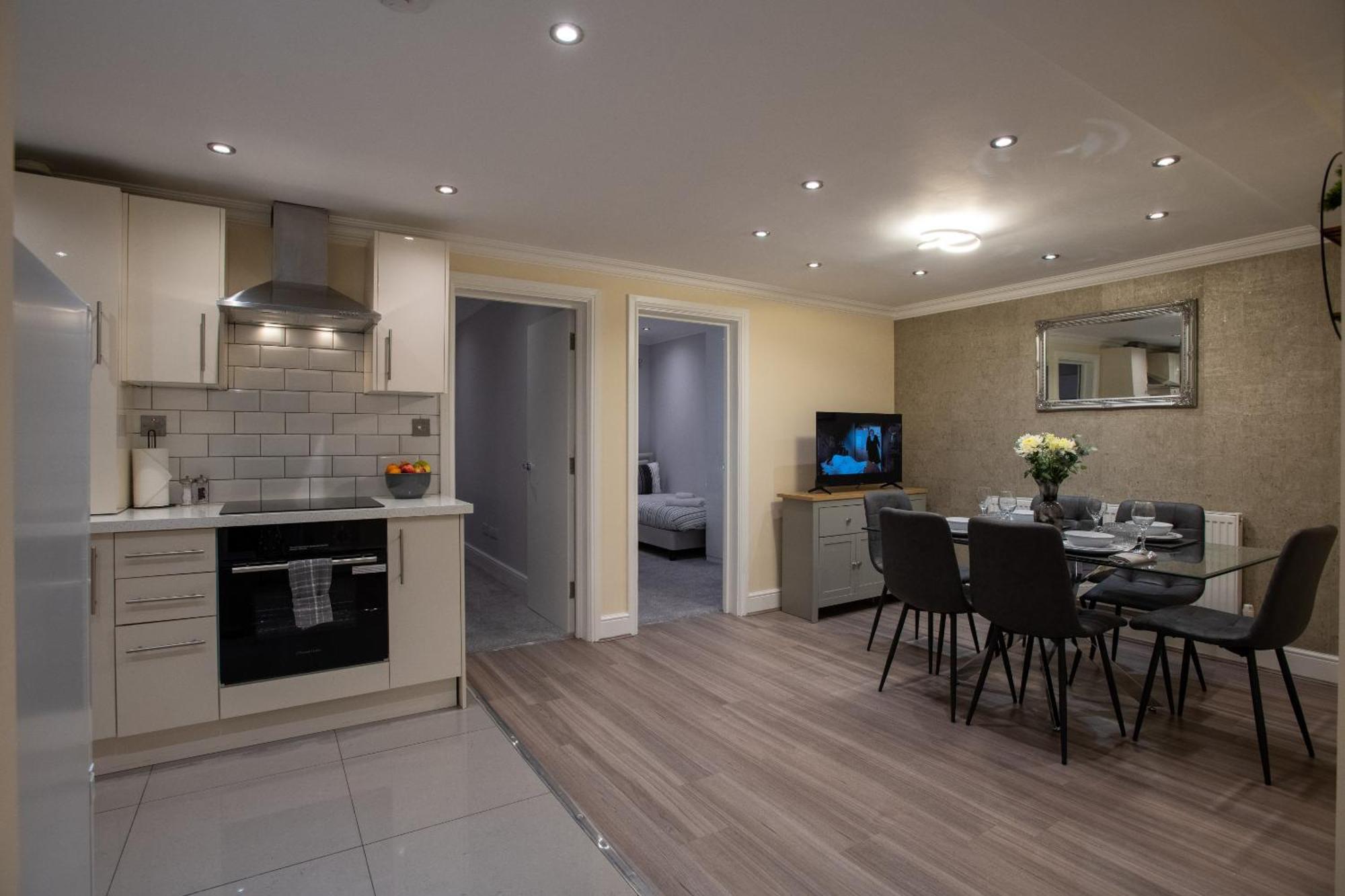 Apartment Luxury Ground Floor 2 Bedroom *