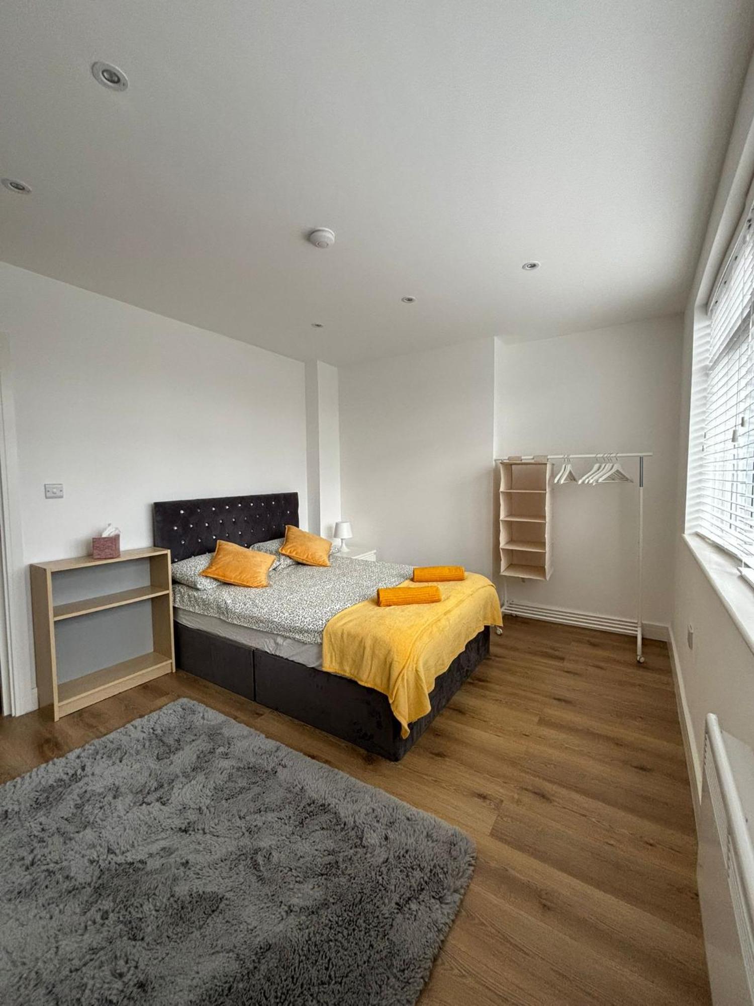 Beatiful 3 Bedroom Near Tower Bridge Apartment *