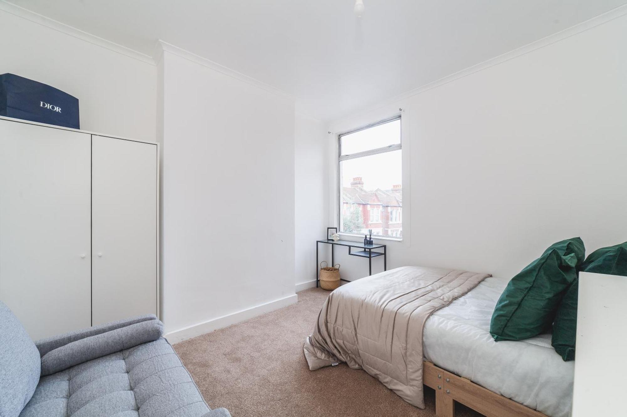 Apartment 4 Bdr - 4 Mins Walk To Station, Private Garden Explore Christmas