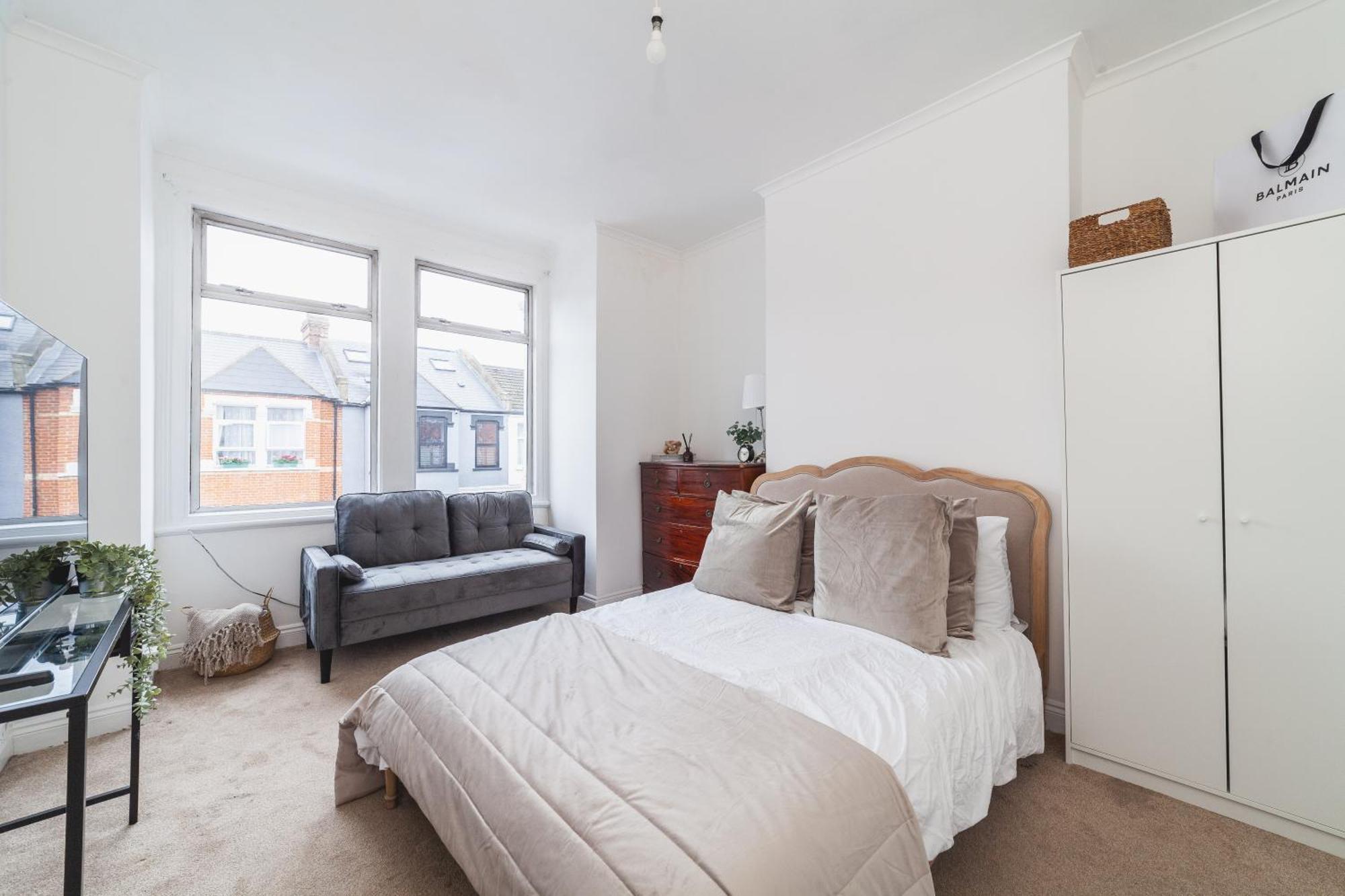 4 Bdr - 4 Mins Walk To Station, Private Garden Explore Christmas *
