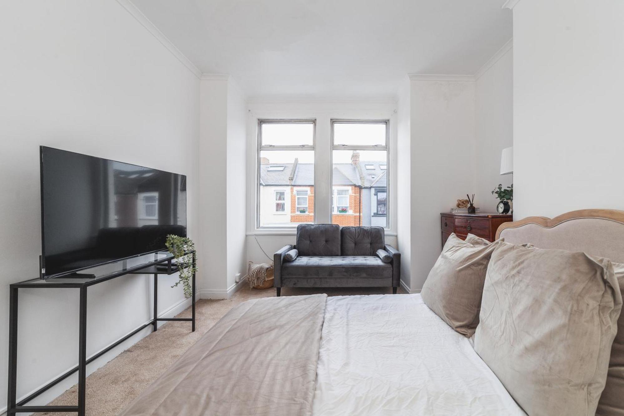 4 Bdr - 4 Mins Walk To Station, Private Garden Explore Christmas