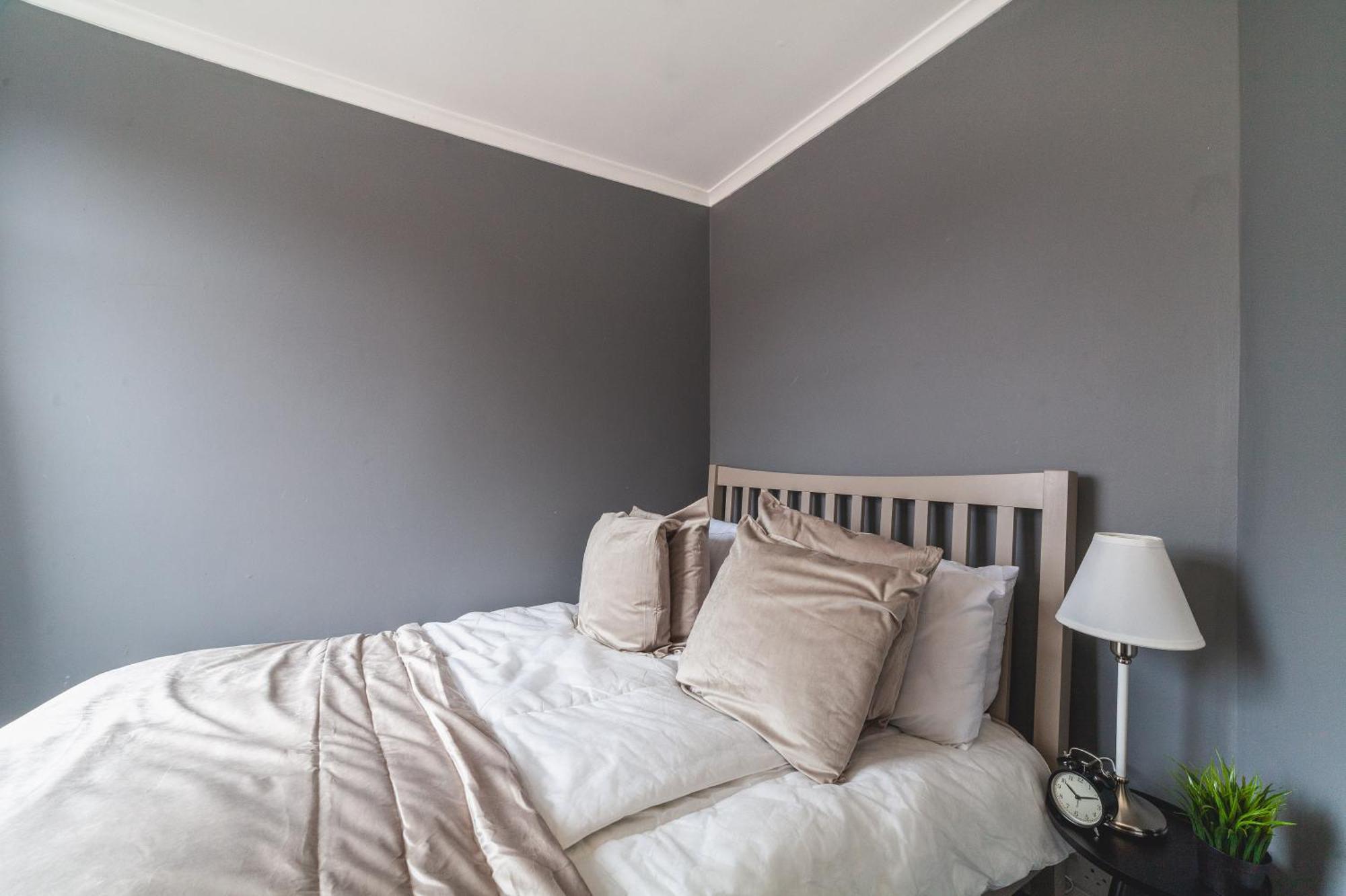4 Bdr - 4 Mins Walk To Station, Private Garden Explore Christmas *