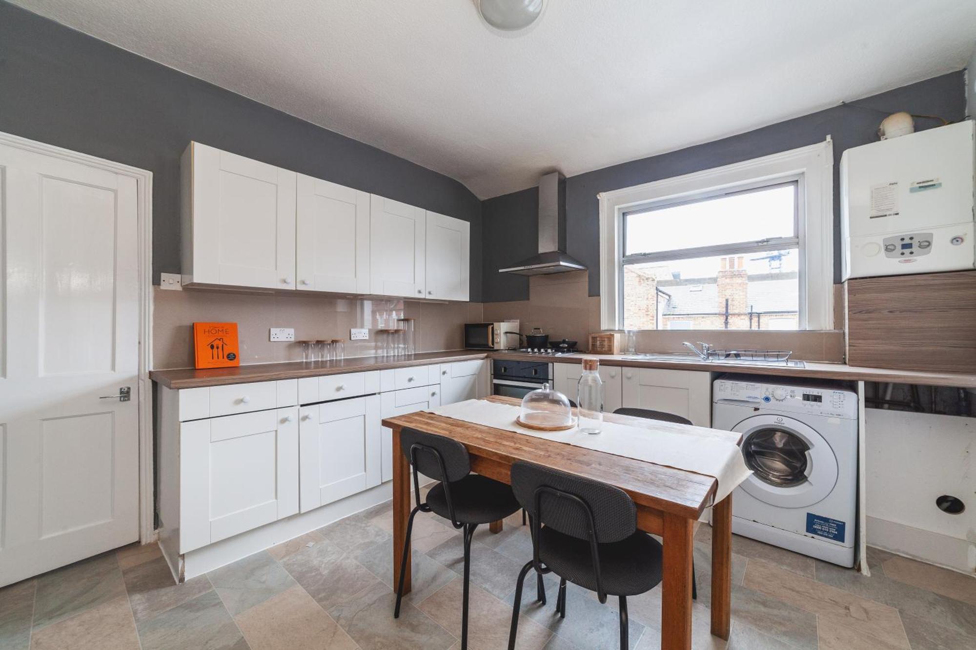 4 Bdr - 4 Mins Walk To Station, Private Garden Explore Christmas