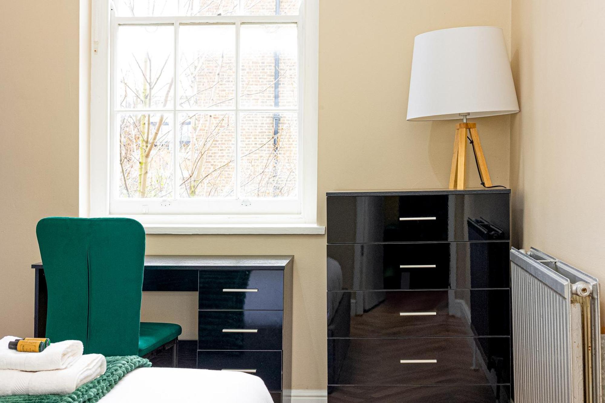 Charming One Bedroom In Camden Apartment *