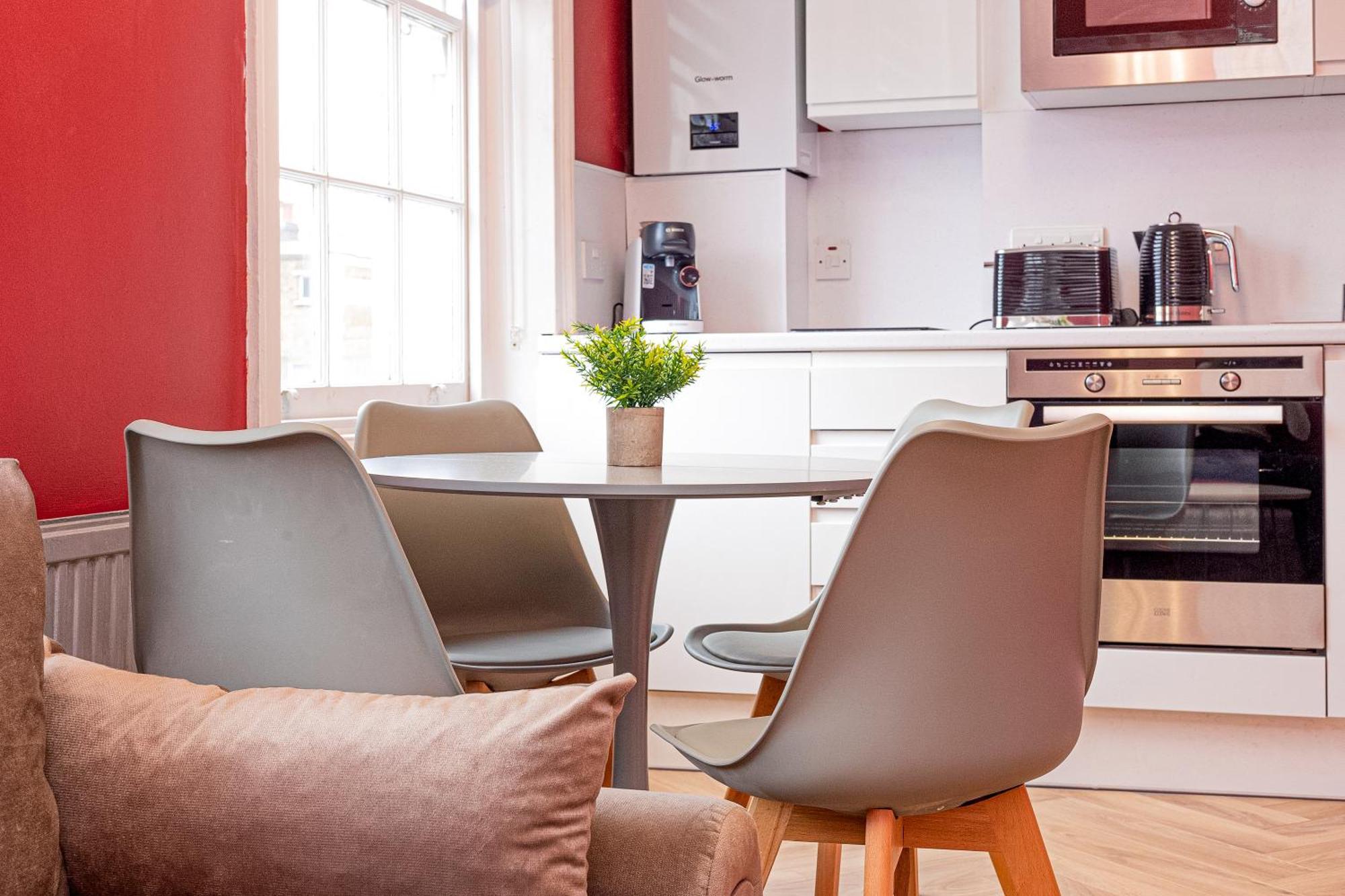 Charming Two Bedroom In Camden Apartment London