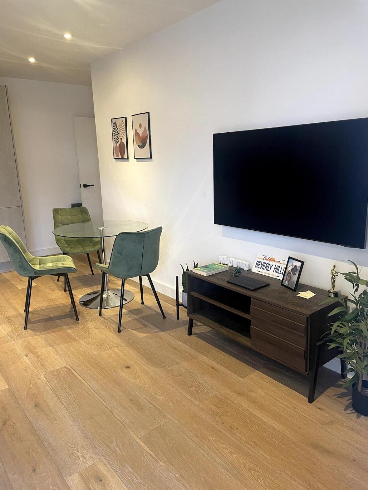 Stylish New Build Flat In *