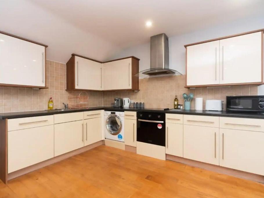St John's Hill Duplex Apartment *