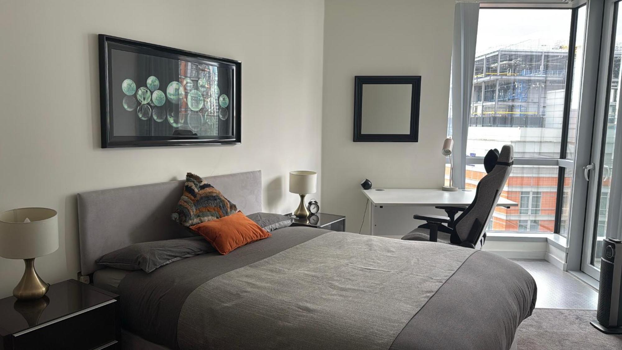Luxury In Canary Wharf Centre With Private Balcony, And 360 Skyline View Apartment London