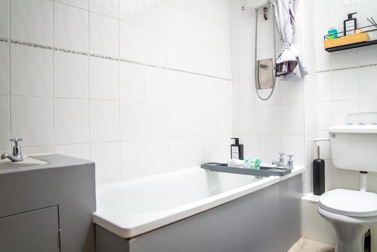 Large Cozy 4 Bedroom House In Vakantiehuis
