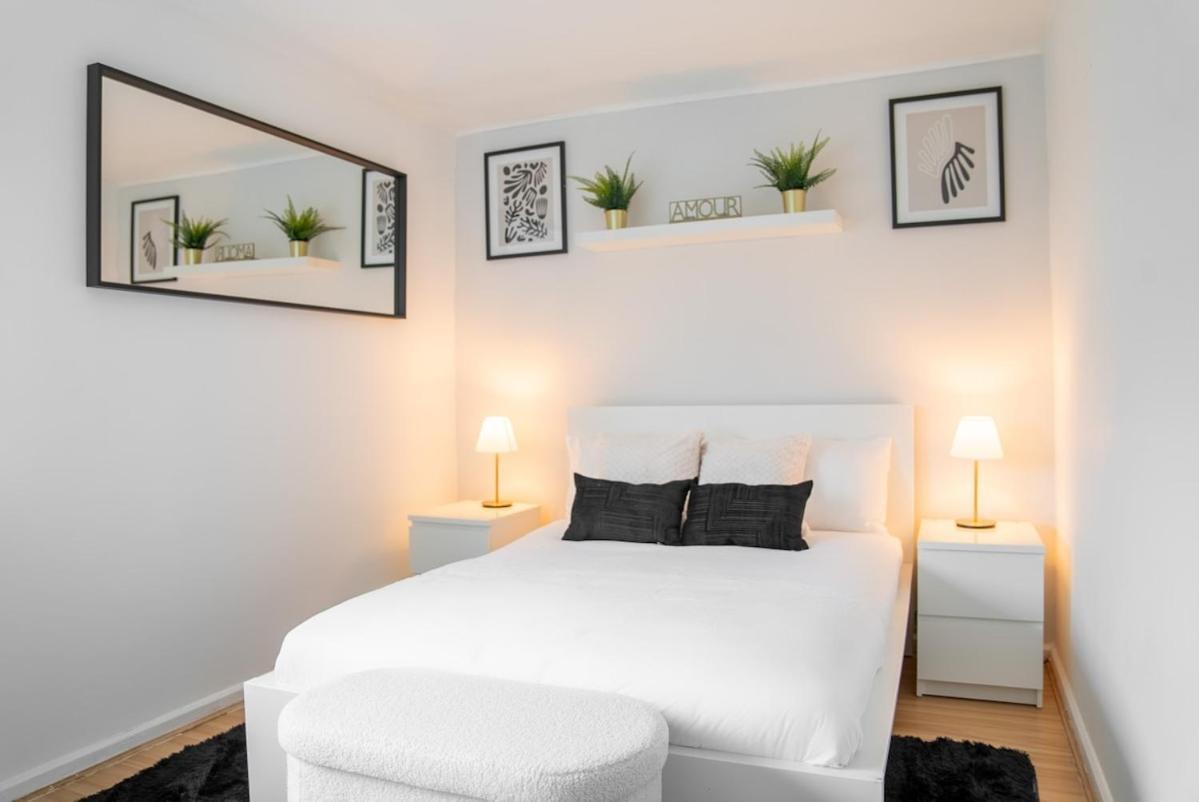 Large Cozy 4 Bedroom House In *