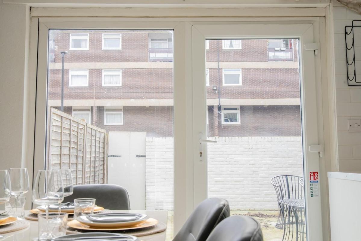 Vakantiehuis Large Cozy 4 Bedroom House In