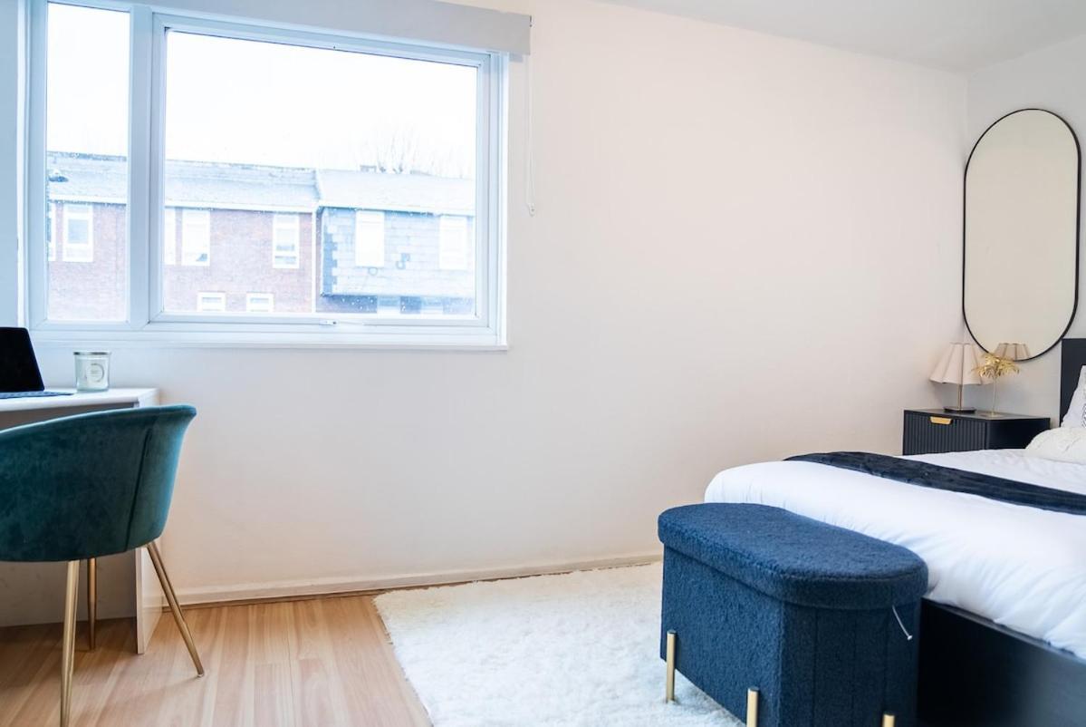 Vakantiehuis Large Cozy 4 Bedroom House In *