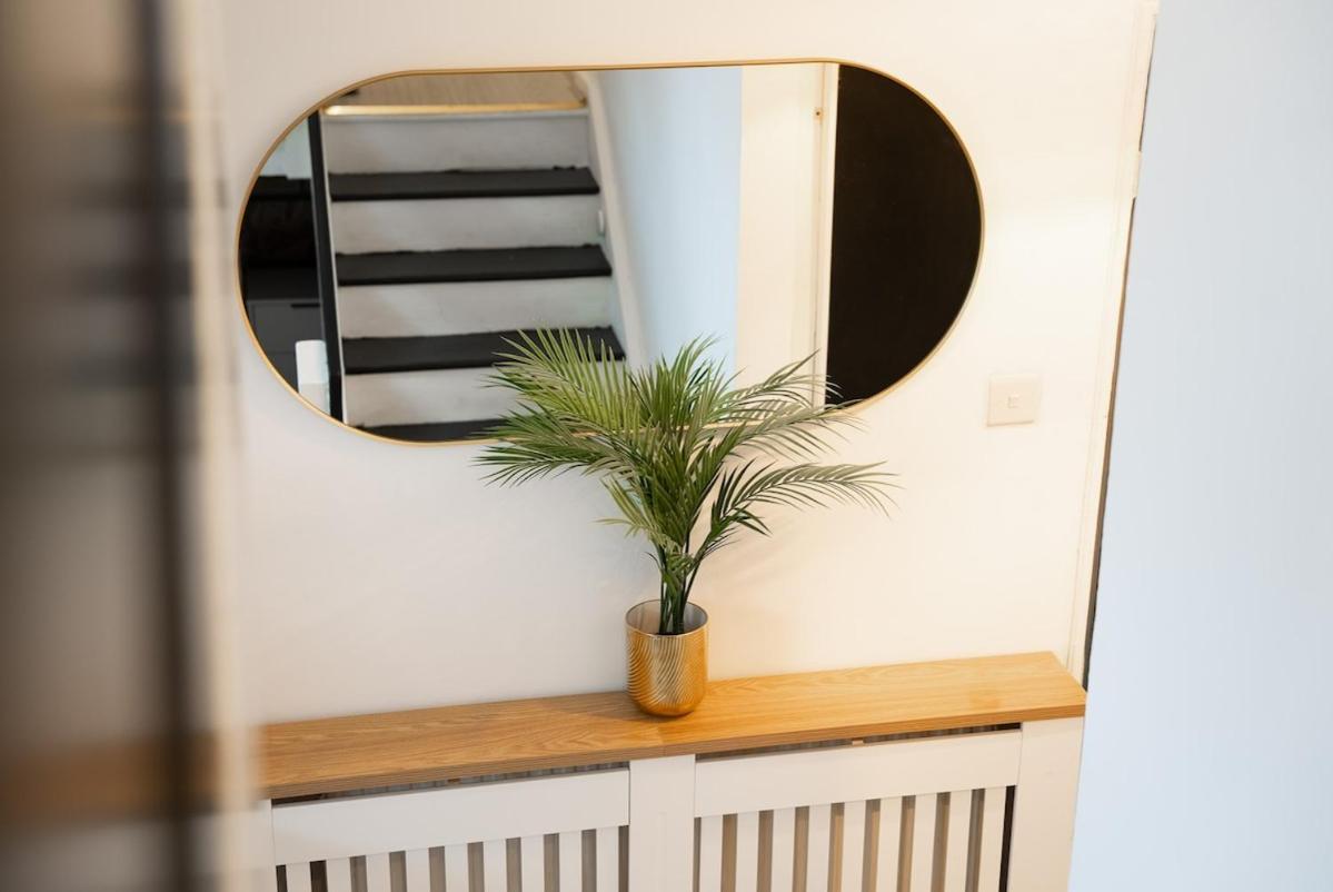 Large Cozy 4 Bedroom House In Vakantiehuis Londen