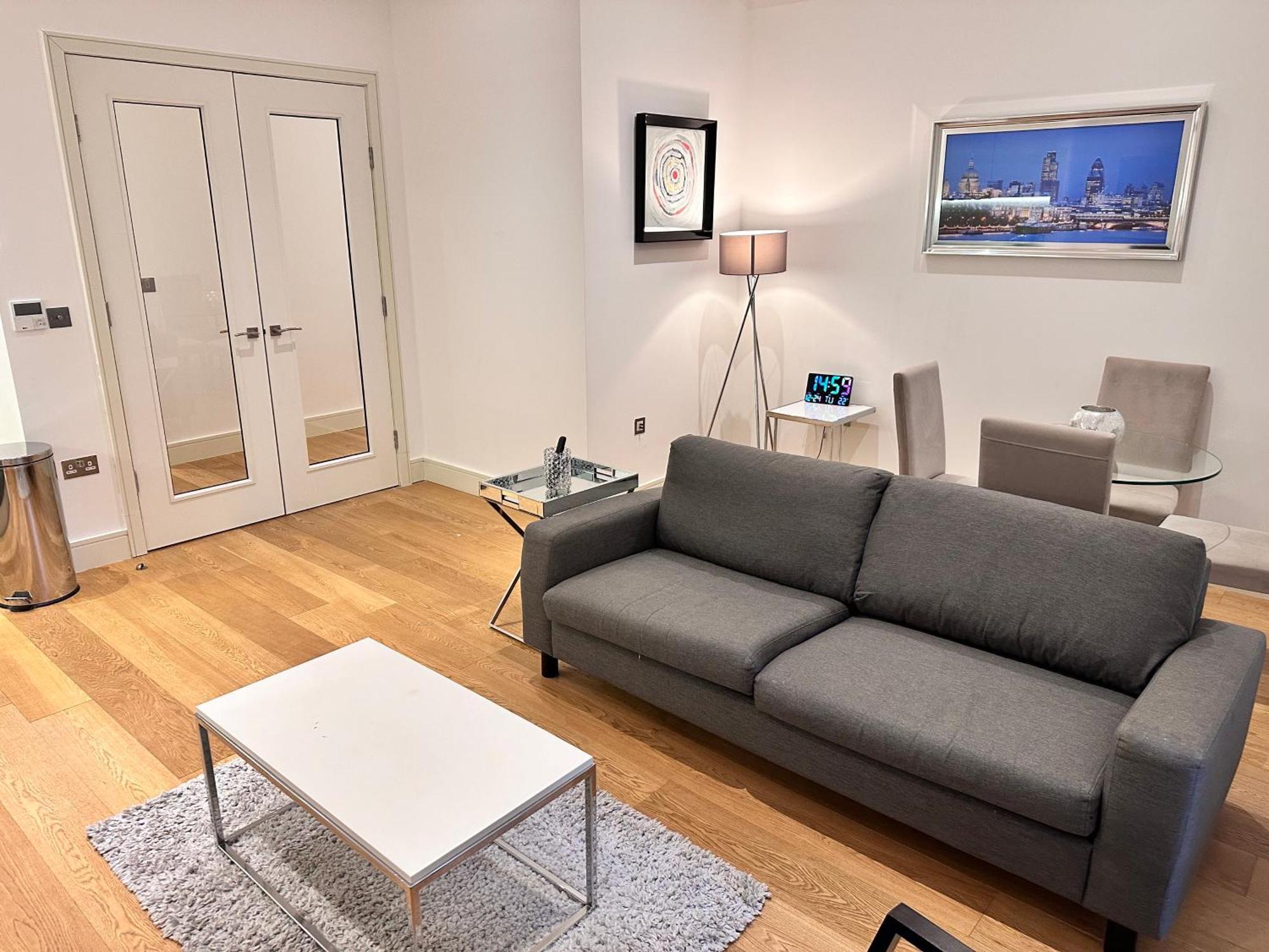 Contemporary Urban Retreat In Bank London