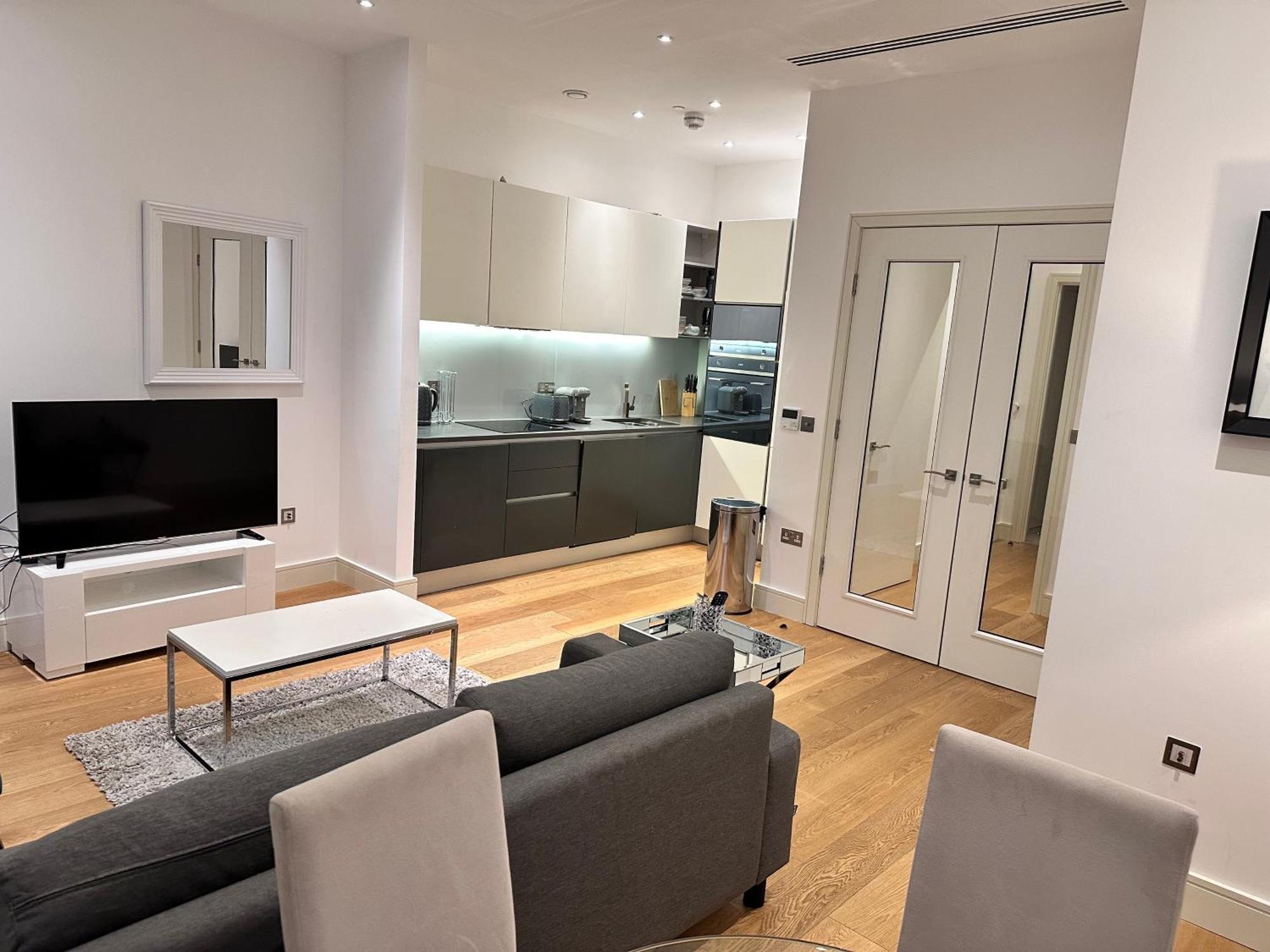 Apartment Contemporary Urban Retreat In Bank *