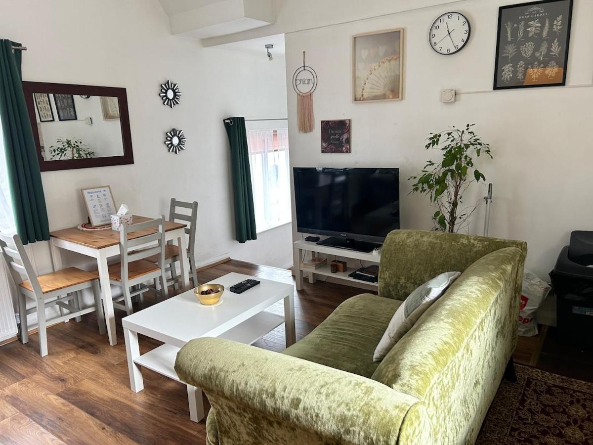 Bright 1 Bedroom In Apartamento