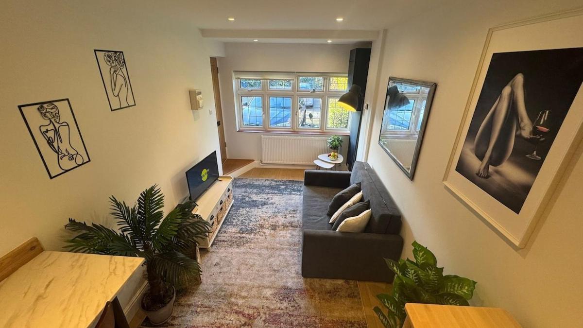 Elegant Retreat In Hampstead - Access London