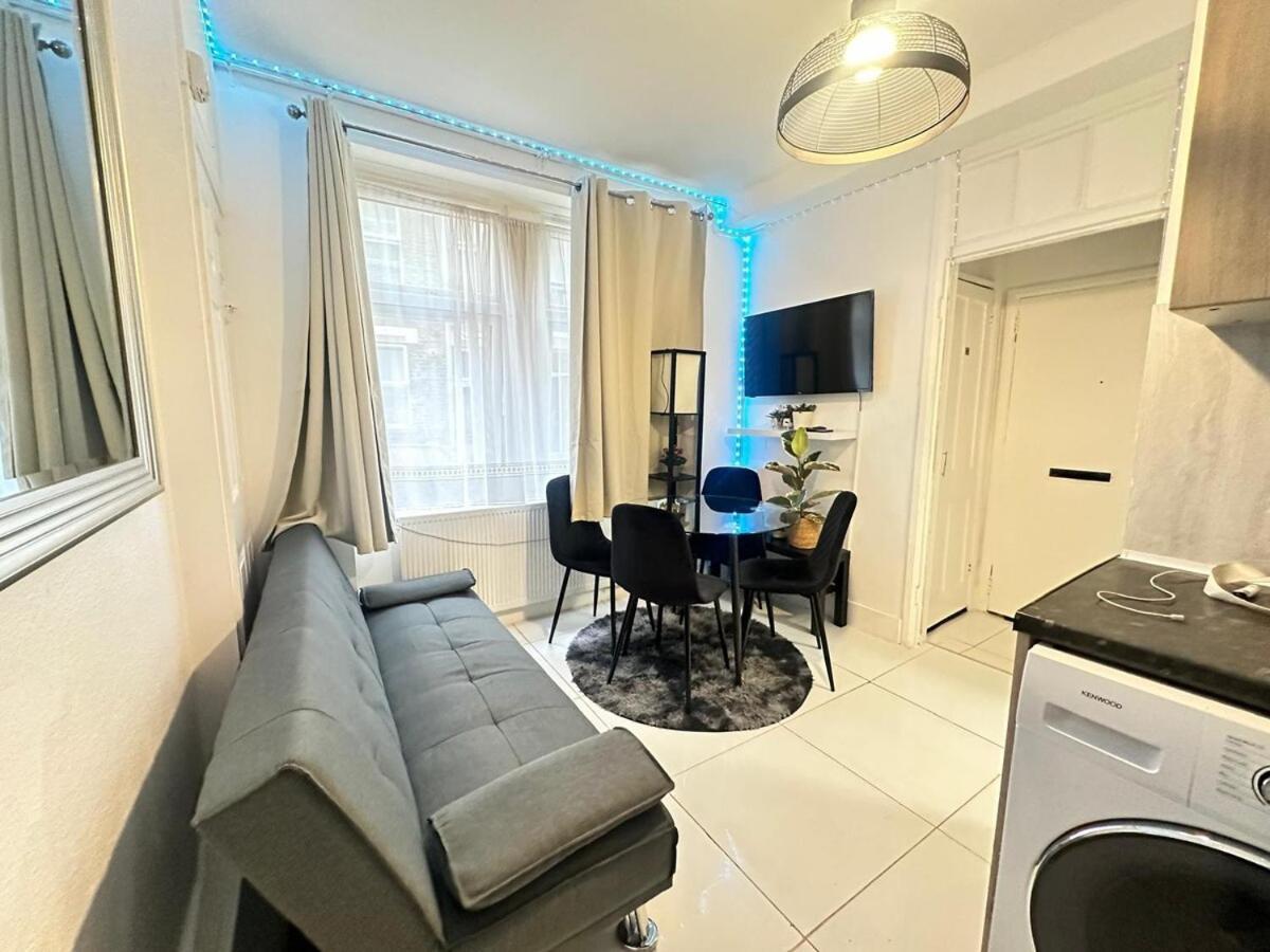 2 Bedroom Flat Ground Floor *