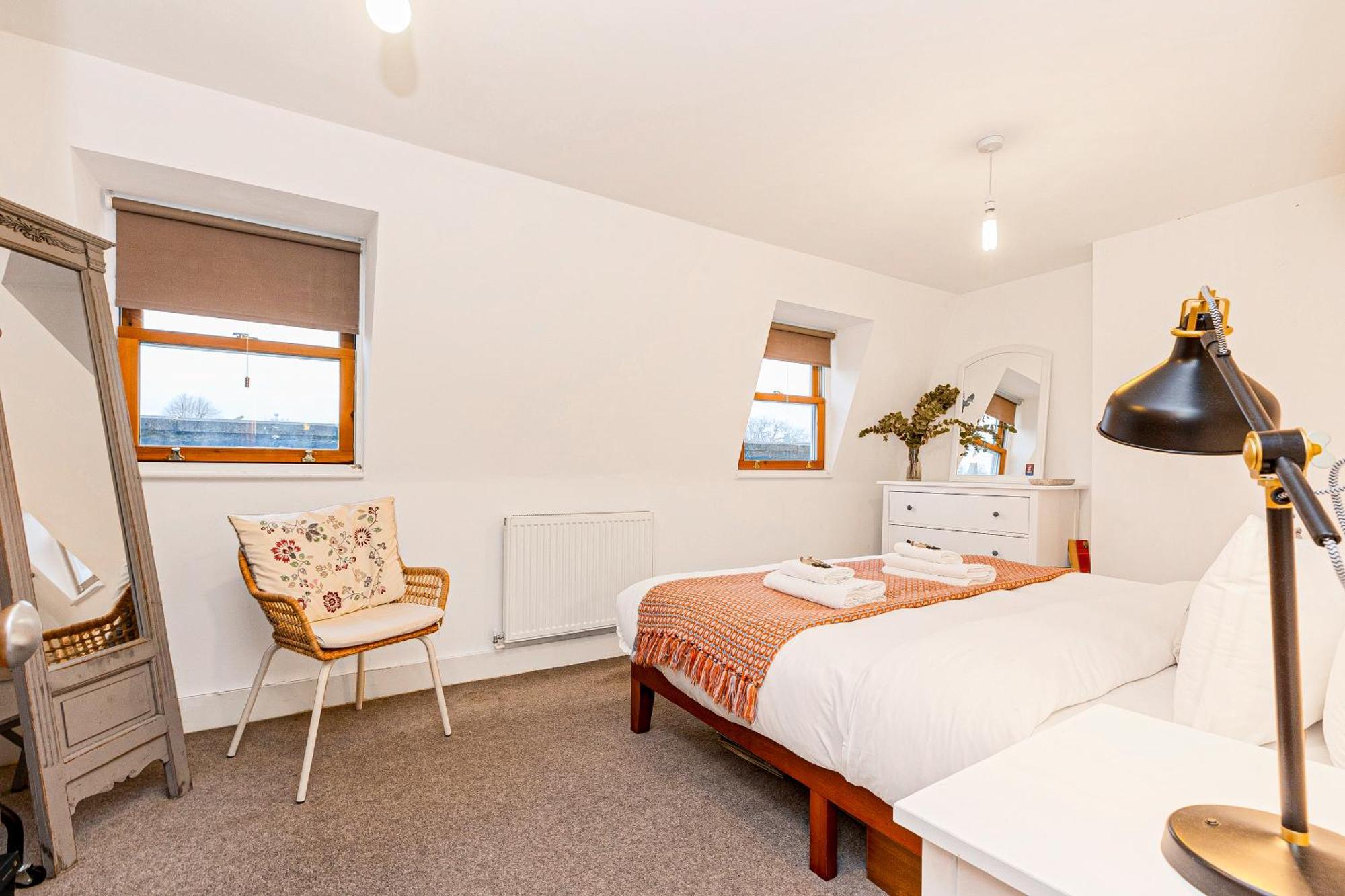 3br Flat W Garden In West Kensington, 4min Tube Station * London
