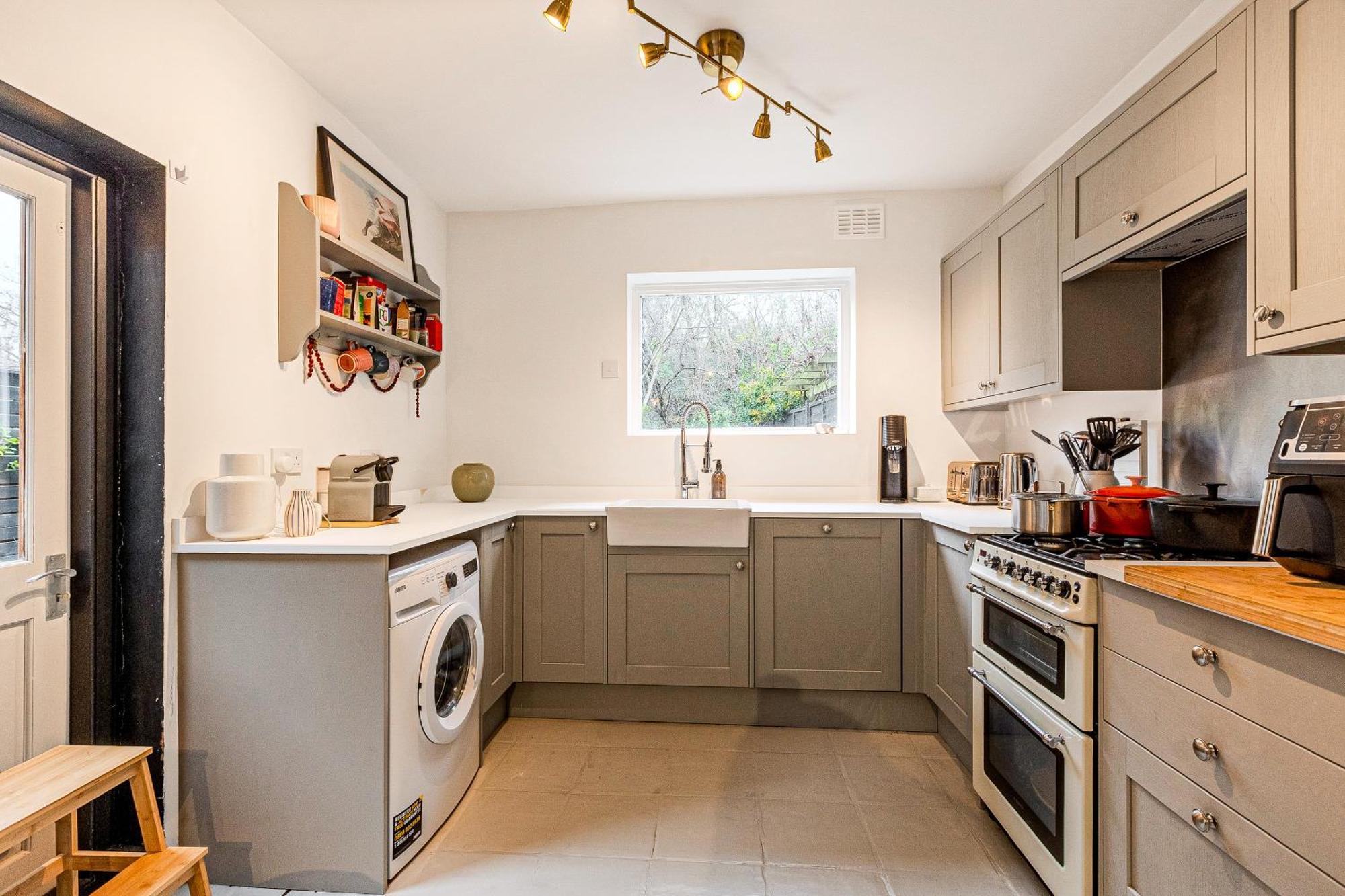 3br Flat W Garden In West Kensington, 4min Tube Station * London