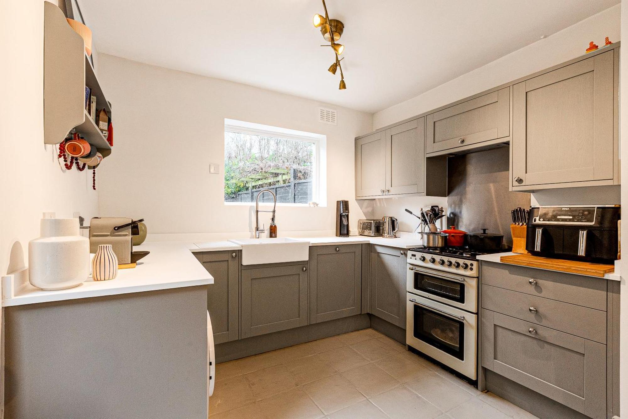 Holiday home 3br Flat W Garden In West Kensington, 4min Tube Station London