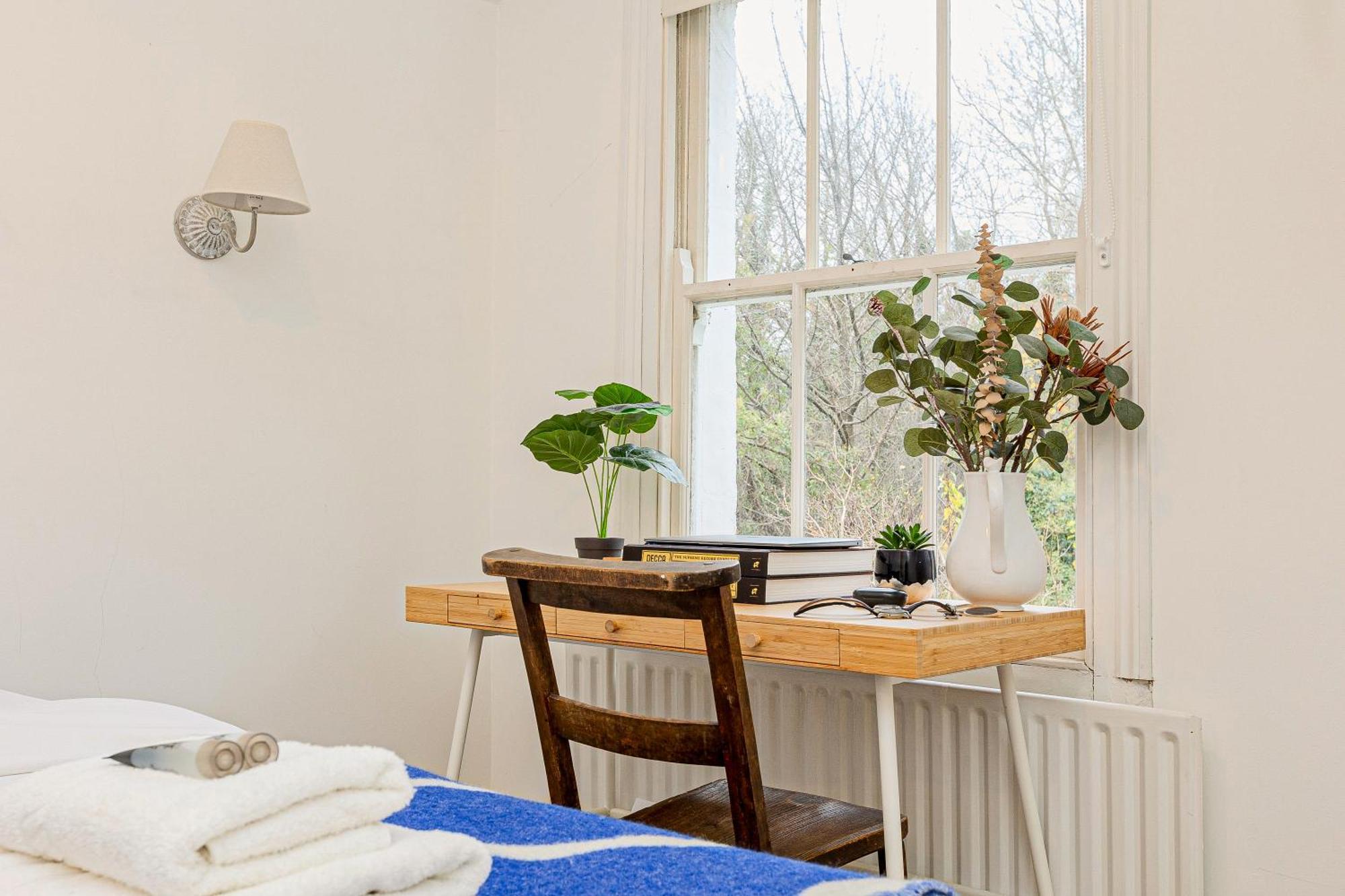 3br Flat W Garden In West Kensington, 4min Tube Station Holiday home London
