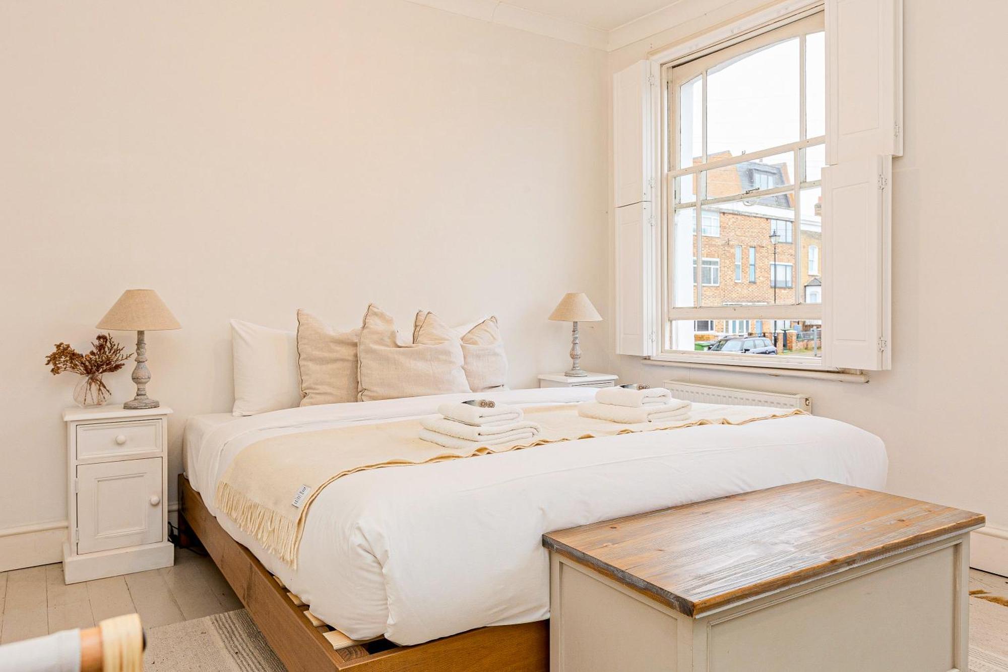 Holiday home 3br Flat W Garden In West Kensington, 4min Tube Station