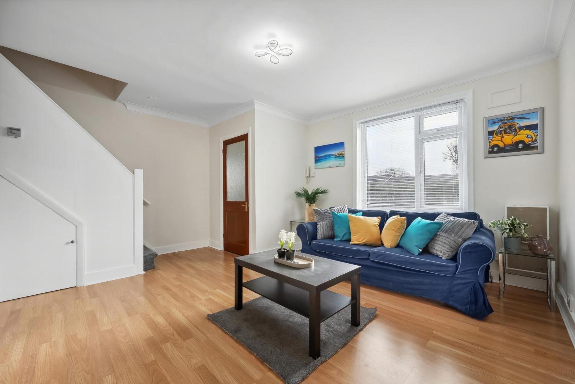 Vichy - Edgware Way 2 Bed Modern Londen