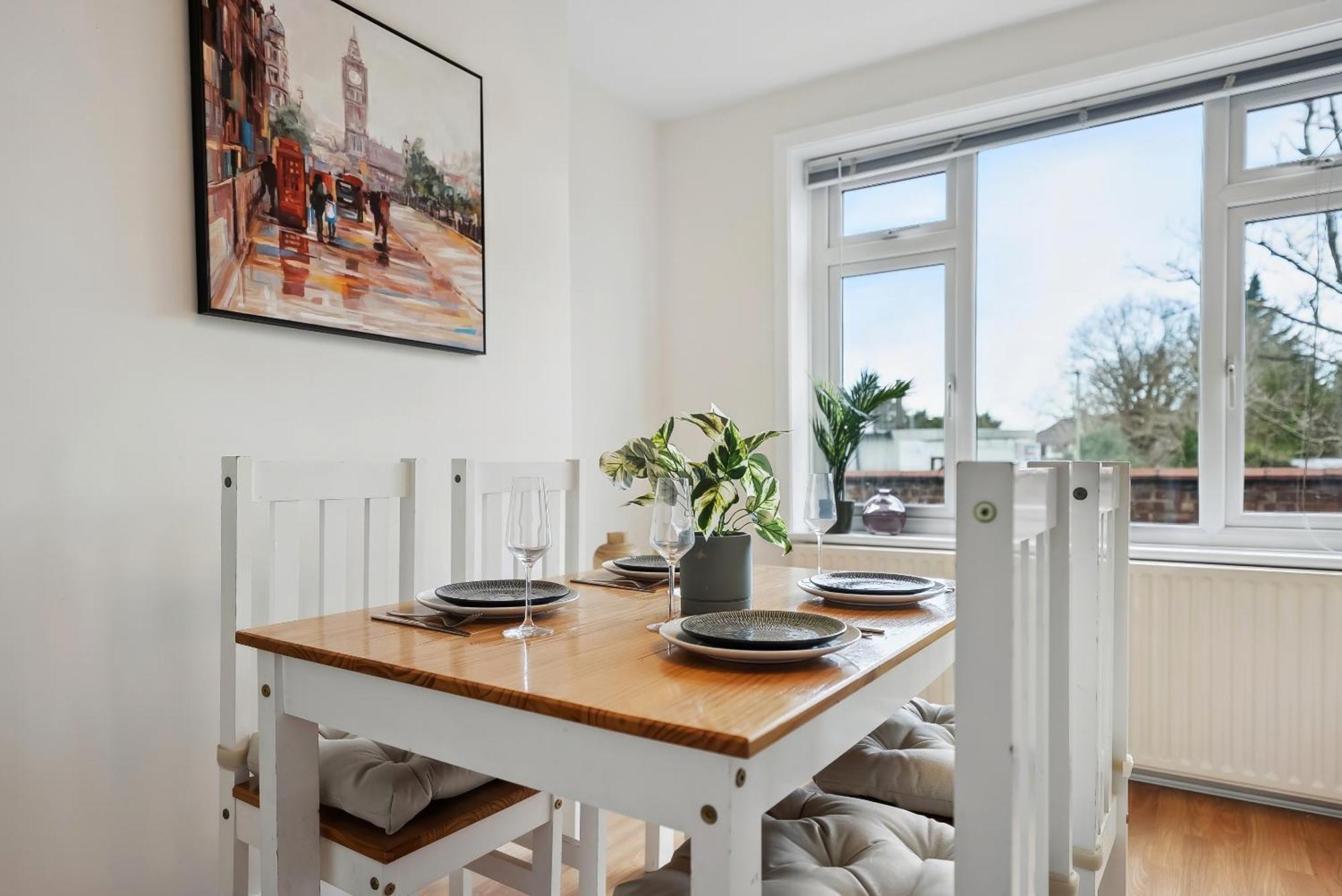 Vichy - Edgware Way 2 Bed Modern Appartement *