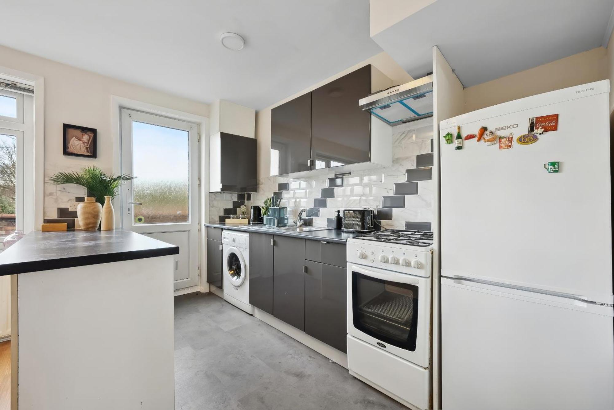 Vichy - Edgware Way 2 Bed Modern * Londen