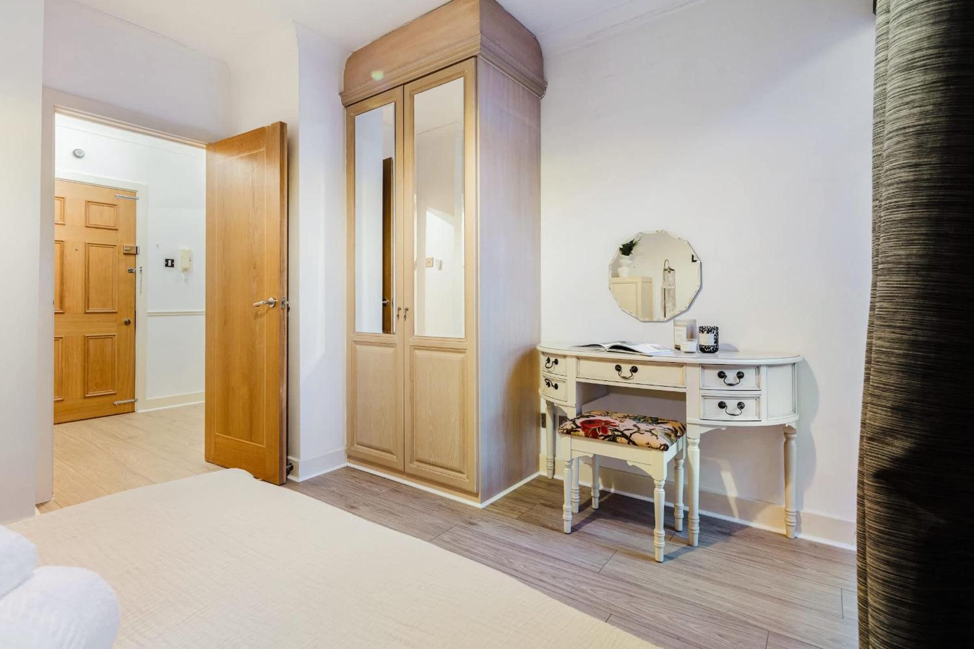 Heart Of The With Balcony - Thames - St Paul's - Cityapartmentstay Apartment