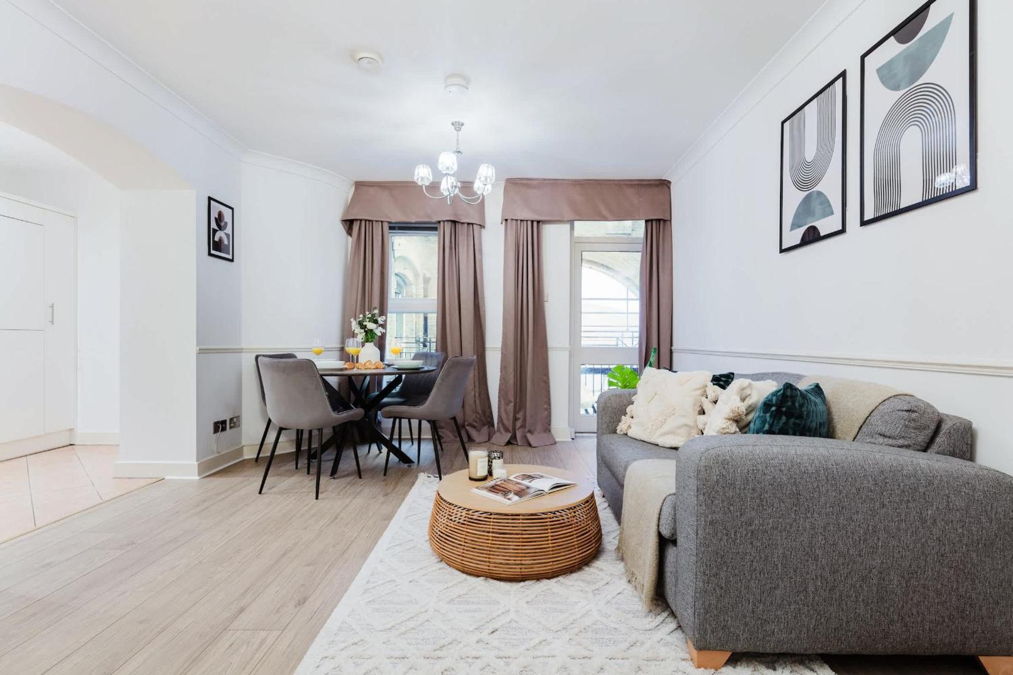 Heart Of The With Balcony - Thames - St Paul's - Cityapartmentstay Apartment