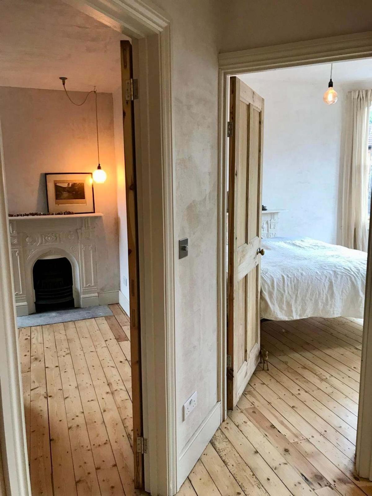 Amazing With Free Parking Apartment