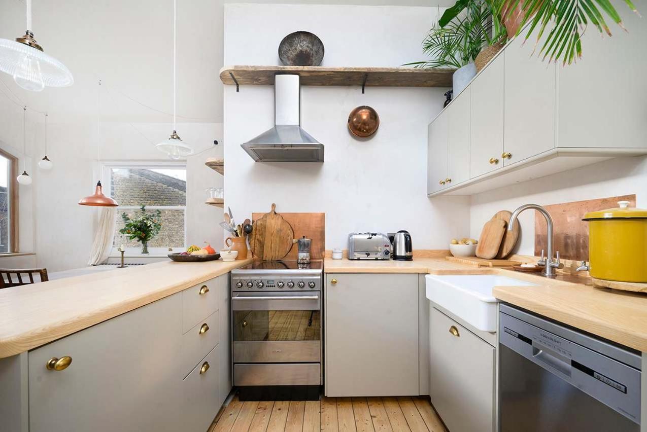 Amazing With Free Parking * London