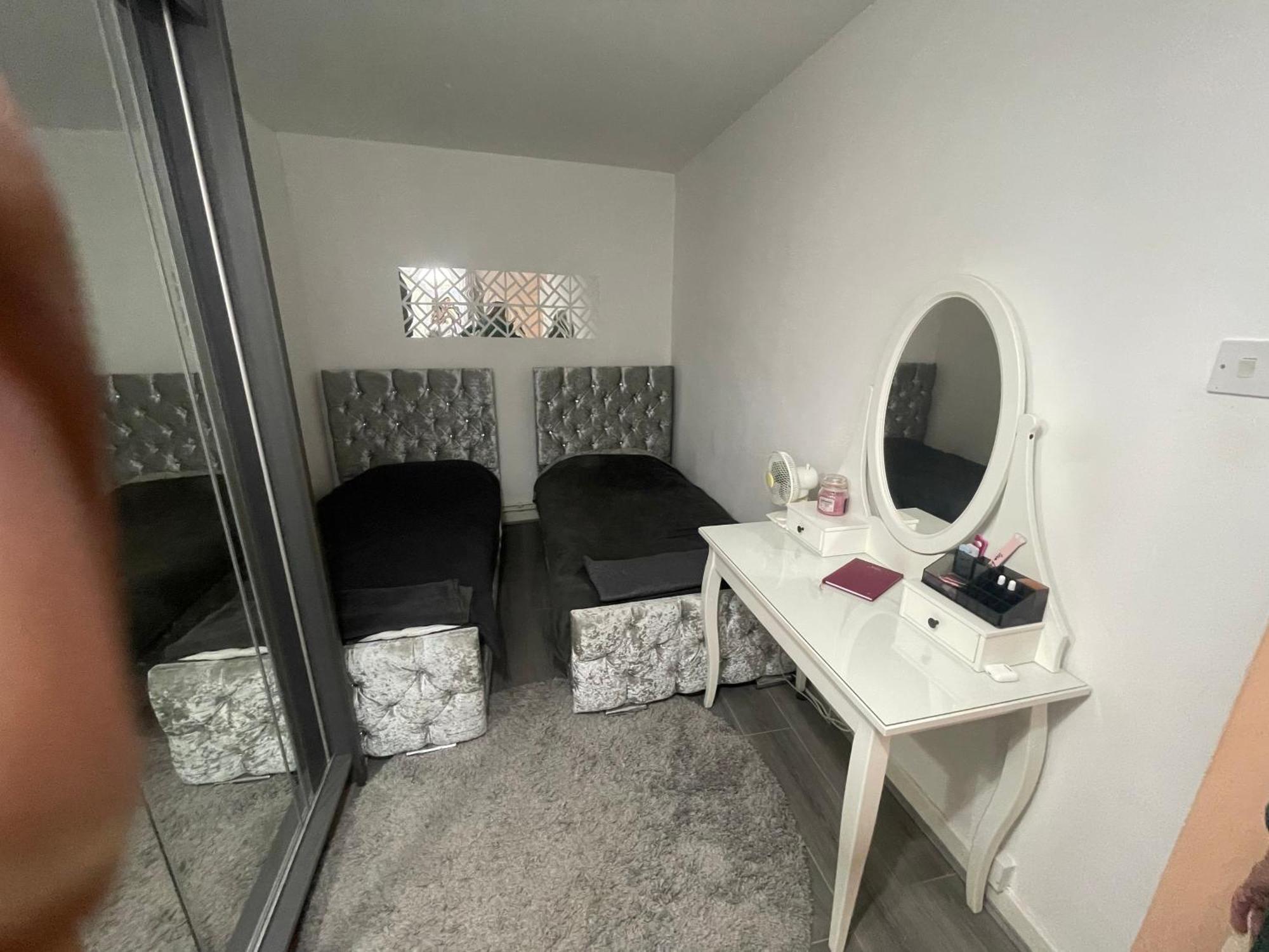 Appartement Lovely Comfortable Near Canarywhaflondoncity Londen