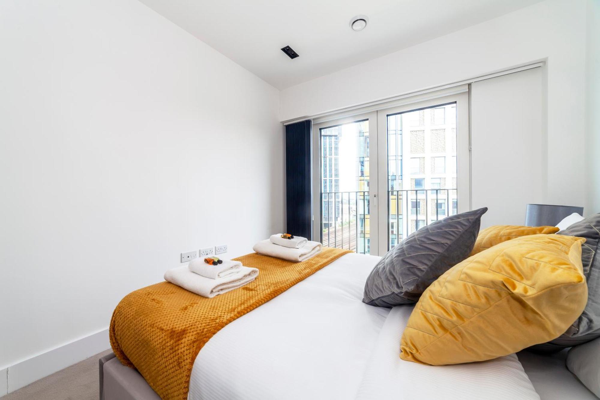 Stylish 2bdr Flat, Comm Garden I Smarthost * London