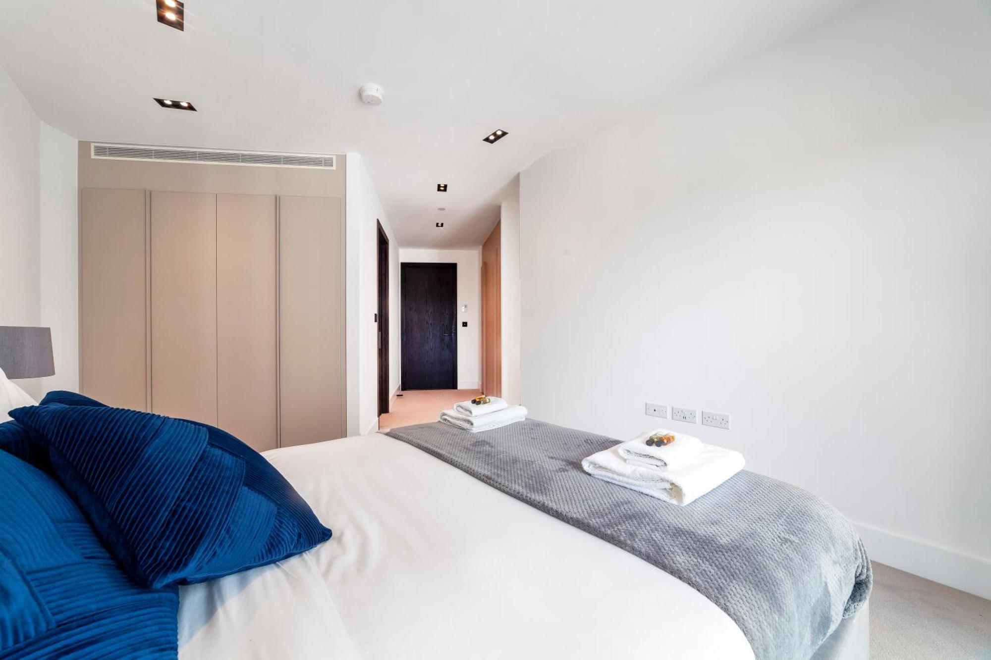 Stylish 2bdr Flat, Comm Garden I Smarthost London