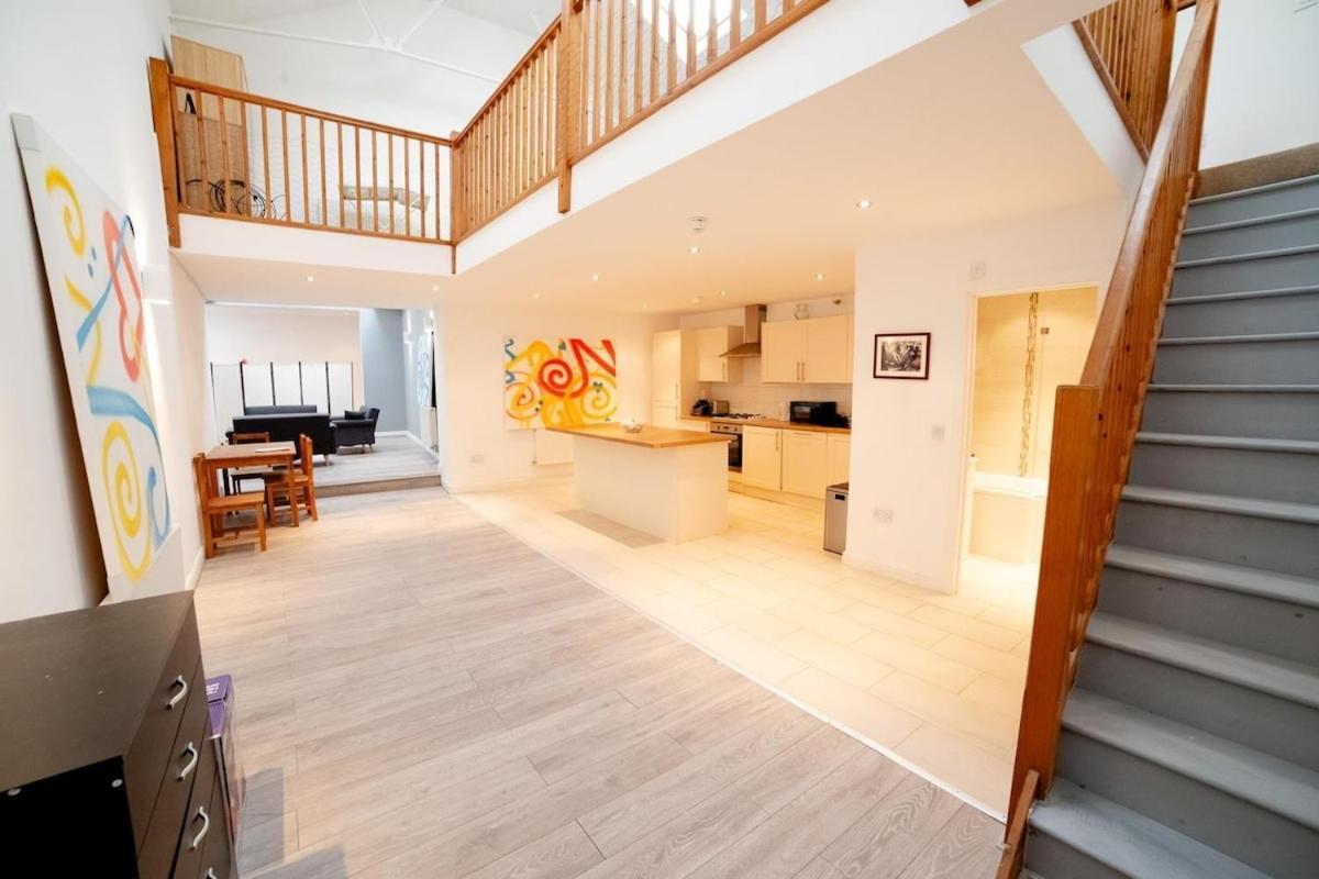 Apartment Stunning Split-level In Heart Of Fulham *