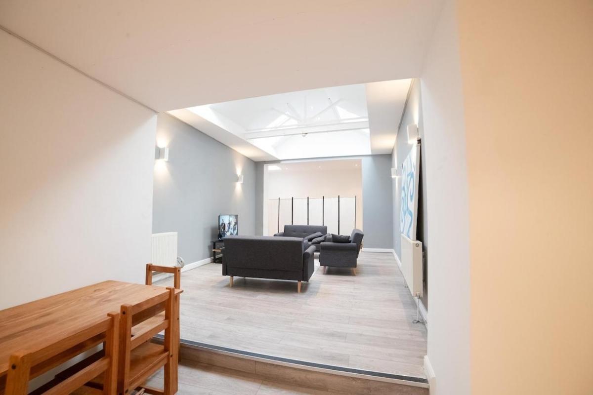 Stunning Split-level In Heart Of Fulham Apartment