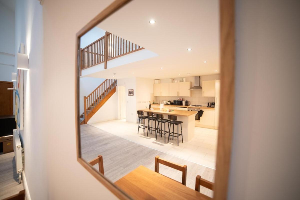 Apartment Stunning Split-level In Heart Of Fulham *