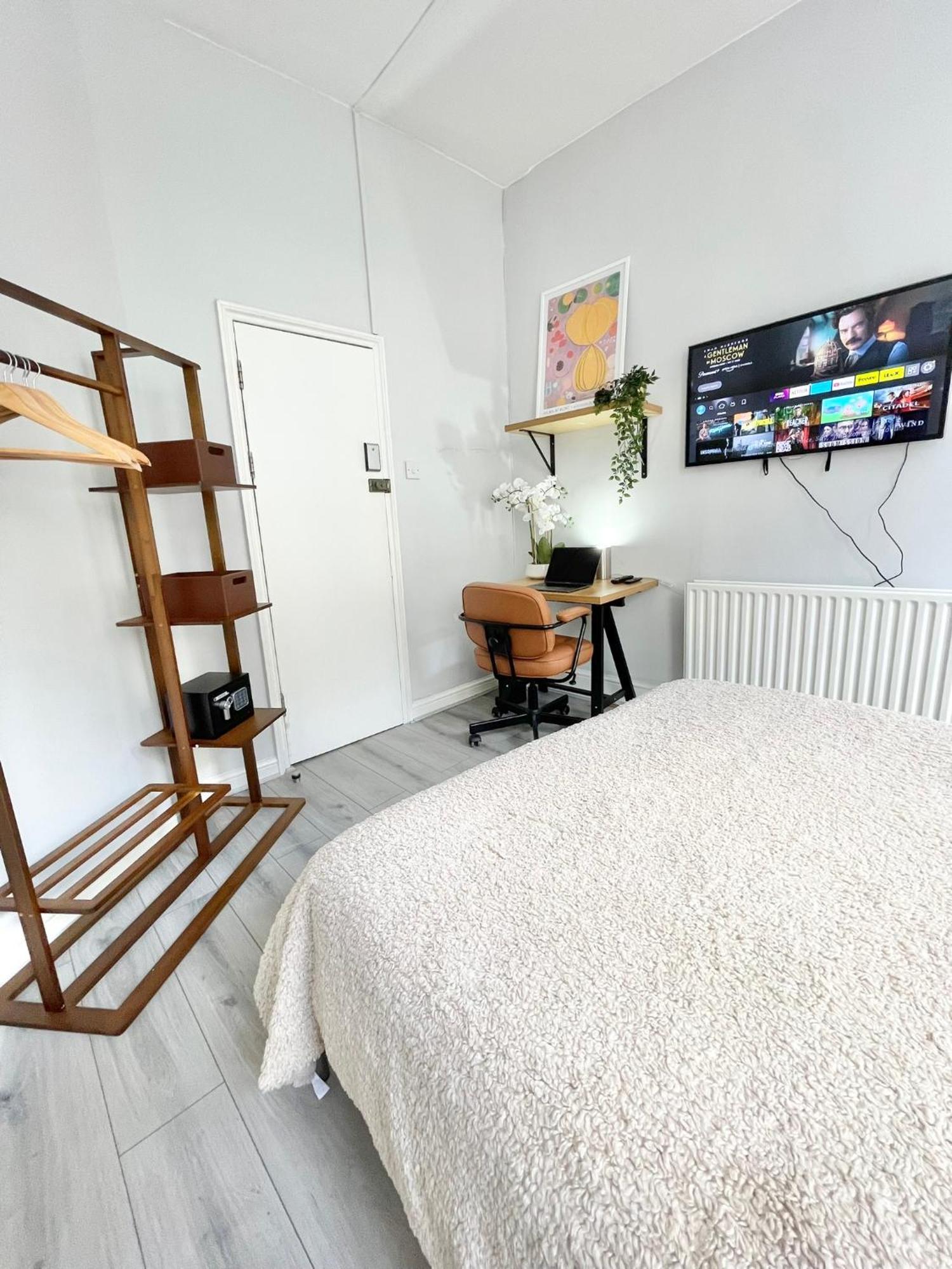 Soho 1 Guest house *