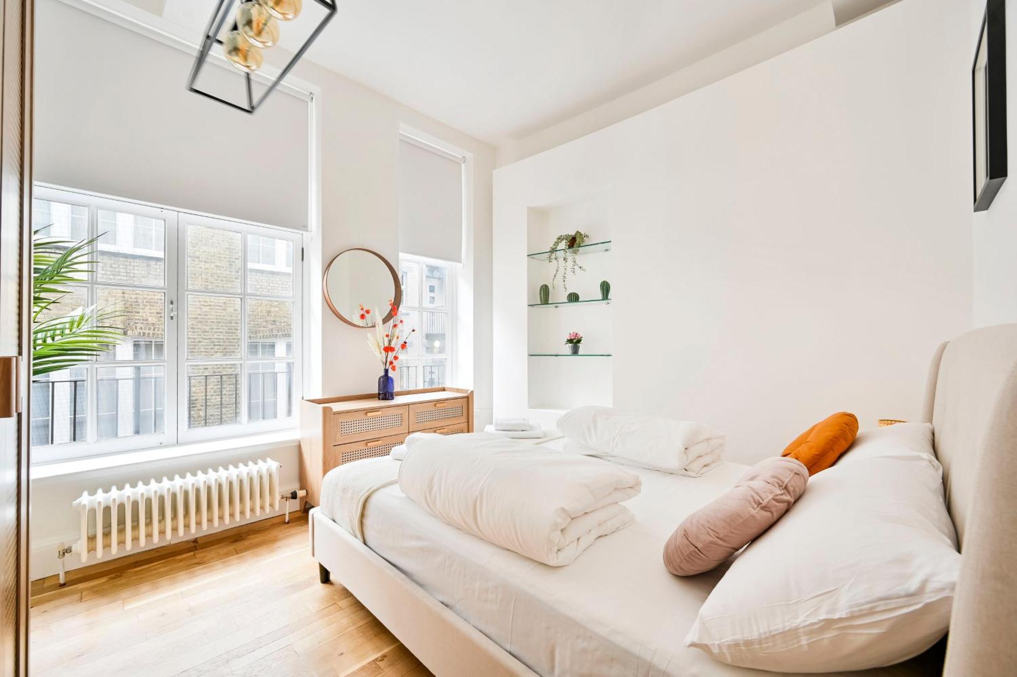 Stunning 3 Bed Apartment *