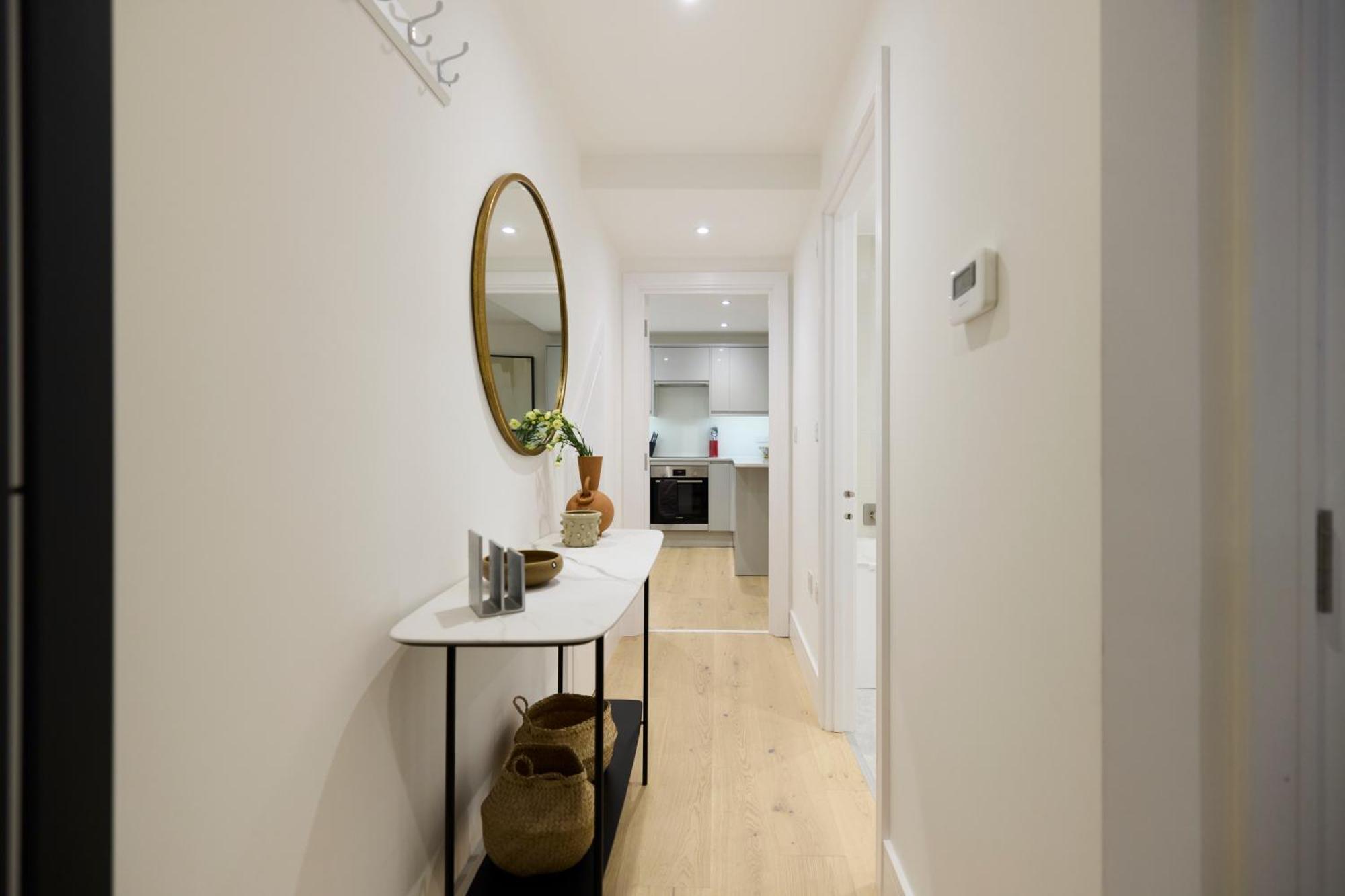 The Melbray Gem - 2bdr With Courtyard Apartamento