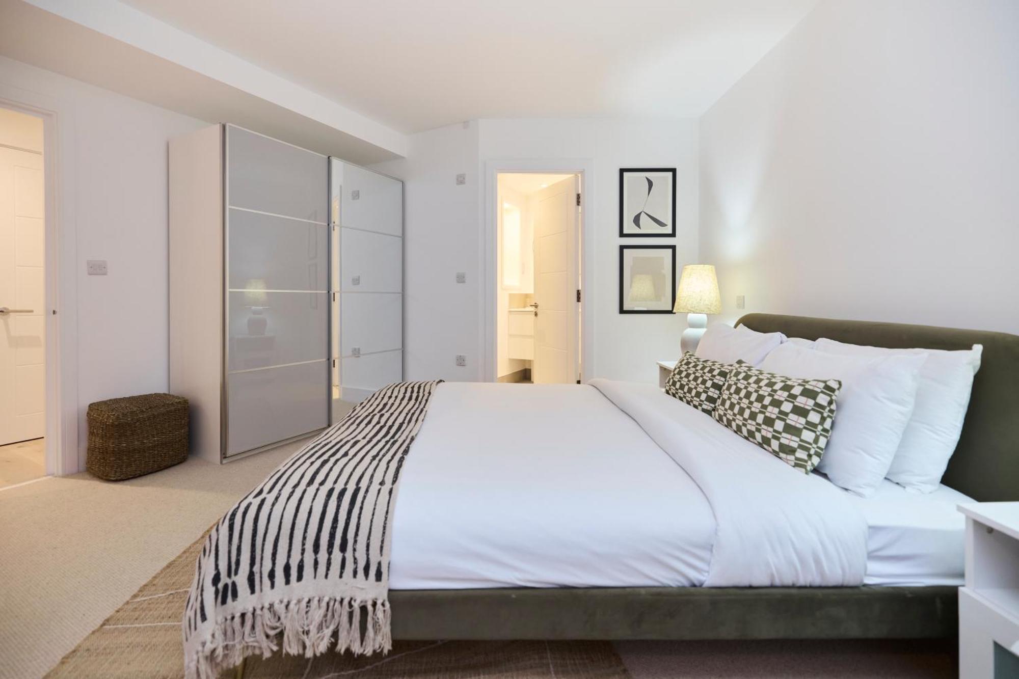The Melbray Gem - 2bdr With Courtyard Apartment