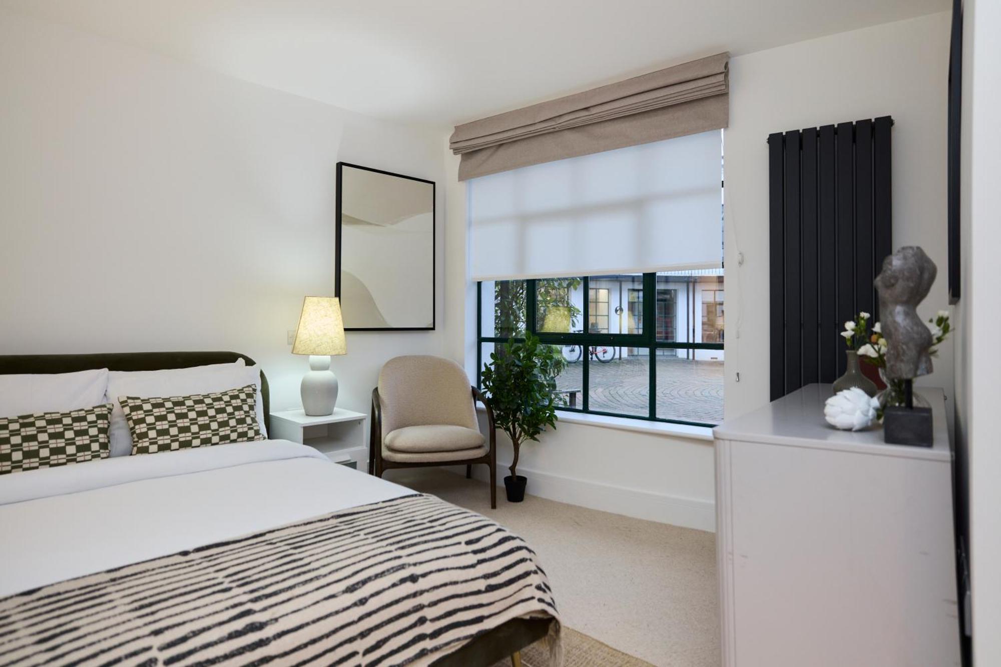 The Melbray Gem - 2bdr With Courtyard Apartment