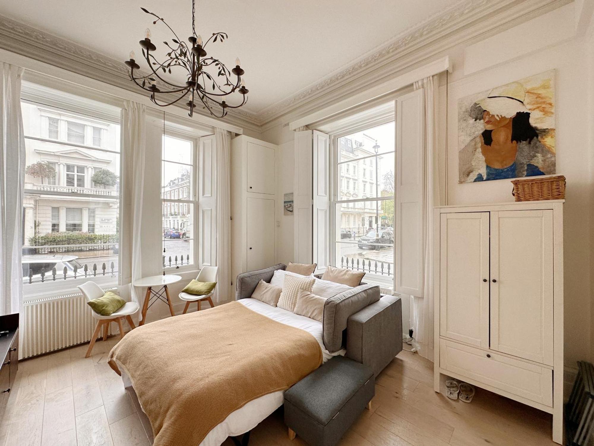 Tranquil Retreat Loft ~ Close To Victoria! * Londen