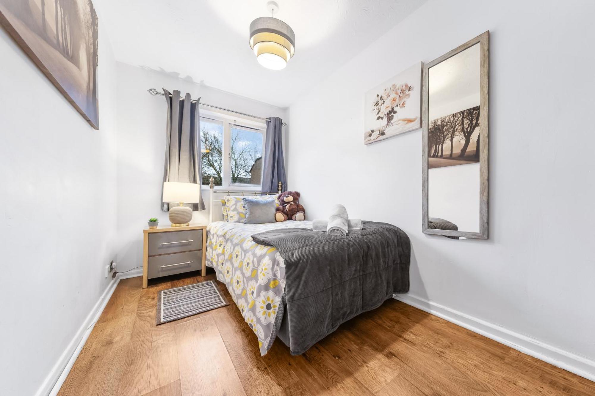 Luxe 2bed, Free Parking And Permit, Great Transport Links London