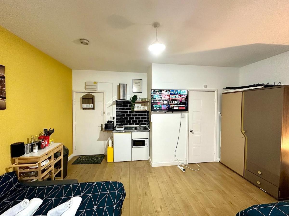 Spacious 2beds Flat In *