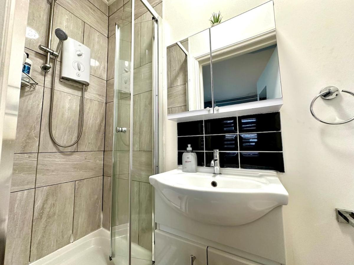 Apartment Spacious 2beds Flat In *